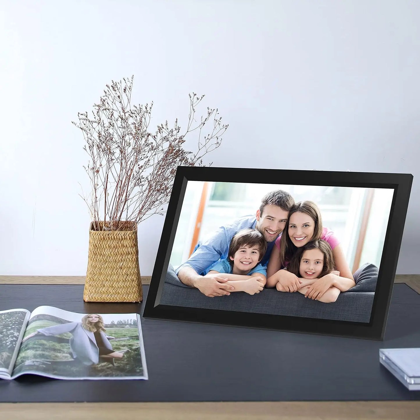 15.6 Inch WiFi Digital Photo Frame 32GB/64GB IPS 1920x1080 Share via Frameo